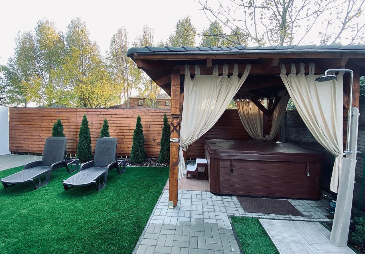 Hotel Lotus Halasztelek Экстерьер фото