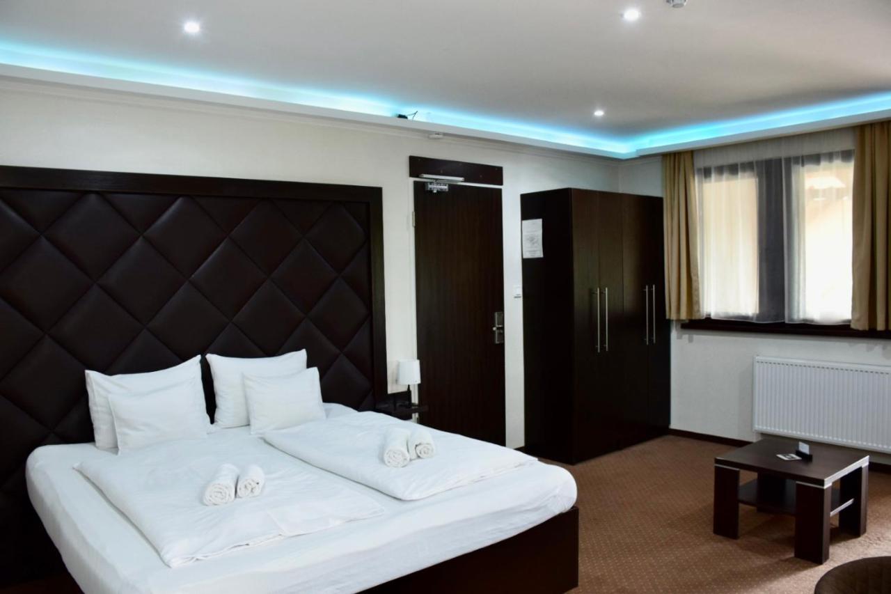 Hotel Lotus Halasztelek Экстерьер фото
