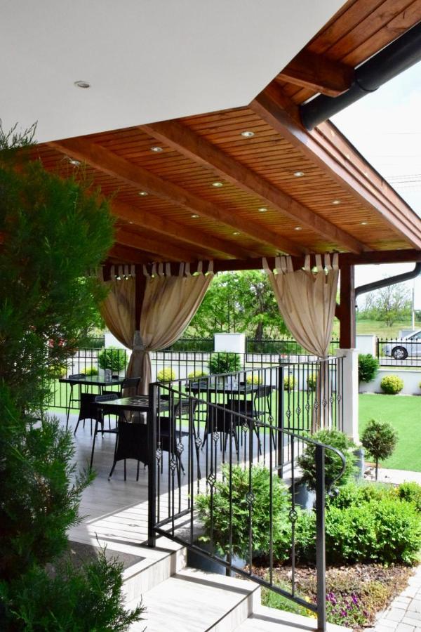Hotel Lotus Halasztelek Экстерьер фото