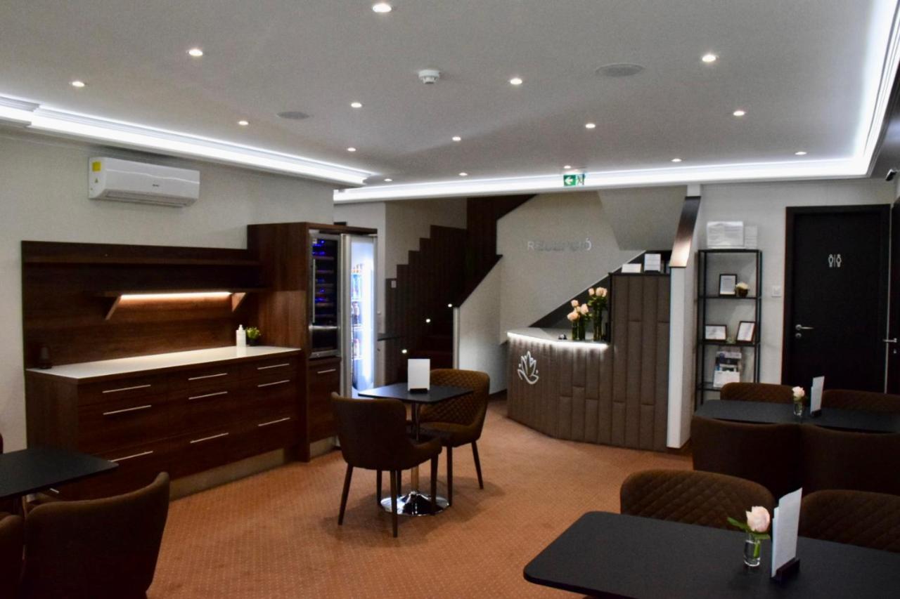 Hotel Lotus Halasztelek Экстерьер фото