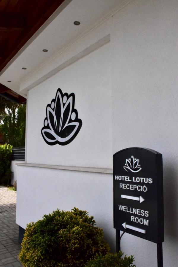 Hotel Lotus Halasztelek Экстерьер фото