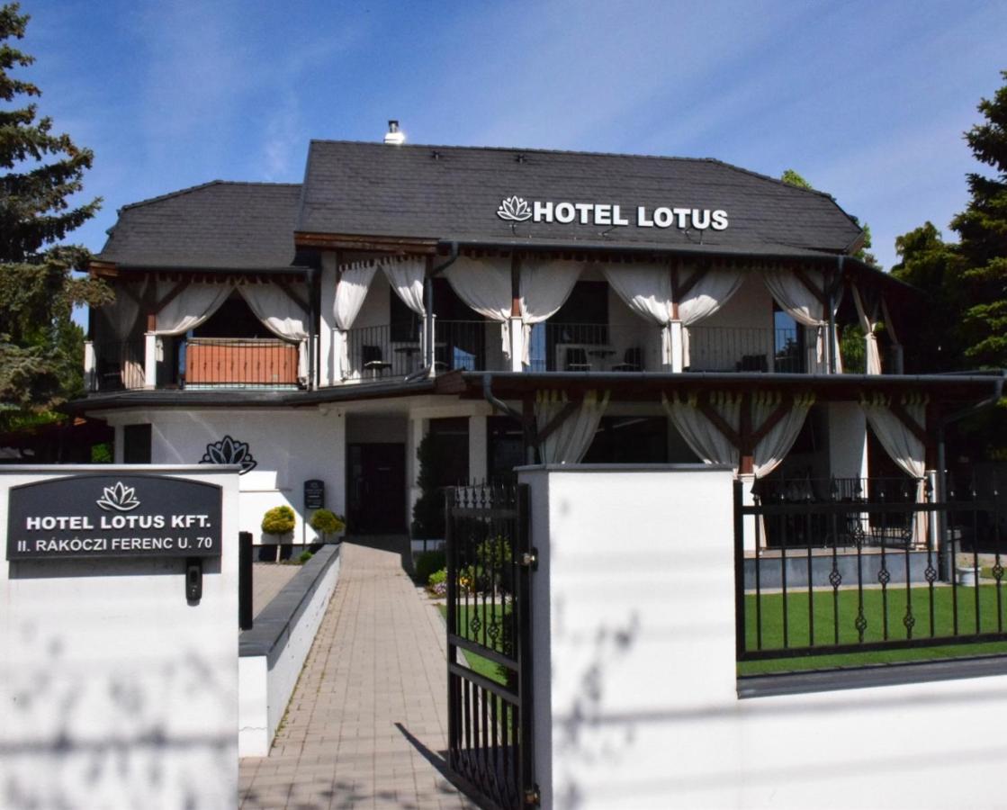 Hotel Lotus Halasztelek Экстерьер фото
