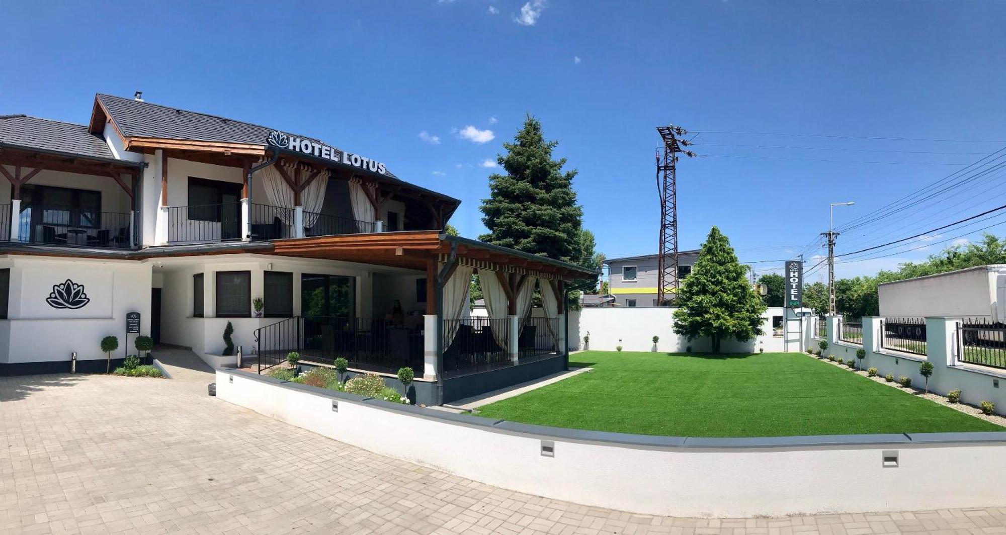 Hotel Lotus Halasztelek Экстерьер фото