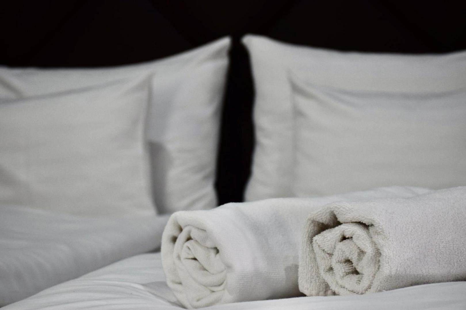 Hotel Lotus Halasztelek Экстерьер фото