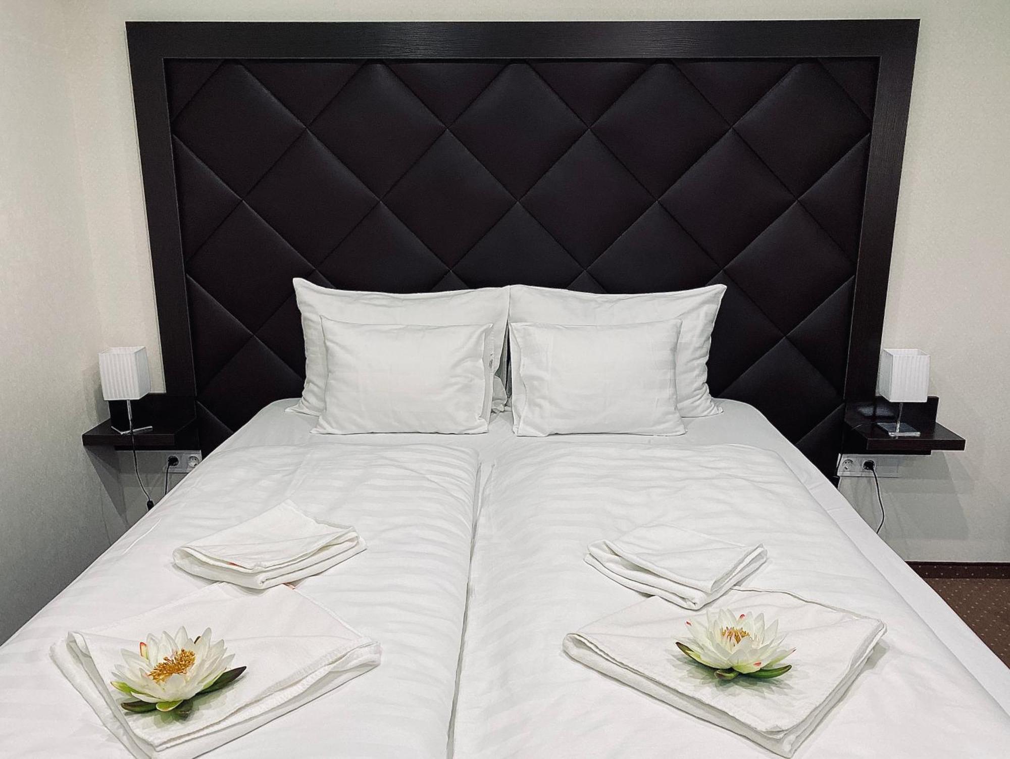 Hotel Lotus Halasztelek Экстерьер фото